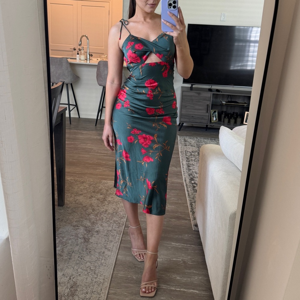 Hello Molly Green Floral Dress - Picture 7 of 16